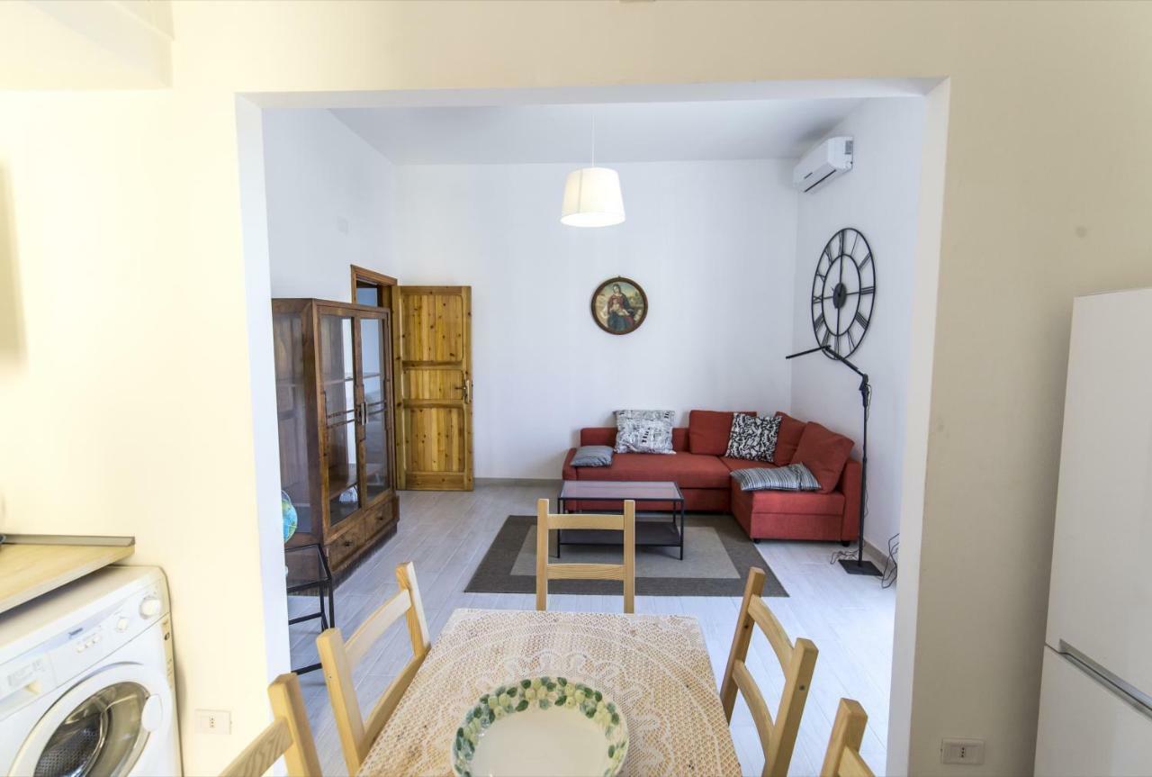 Via Crispi - Dimora Di Mare Apartment ปอร์โต เอมเปโดเกล ภายนอก รูปภาพ